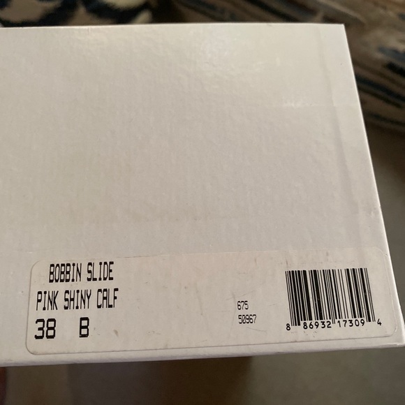 Tabitah Simmons Bobbin slides scallops perforated - Picture 7 of 7